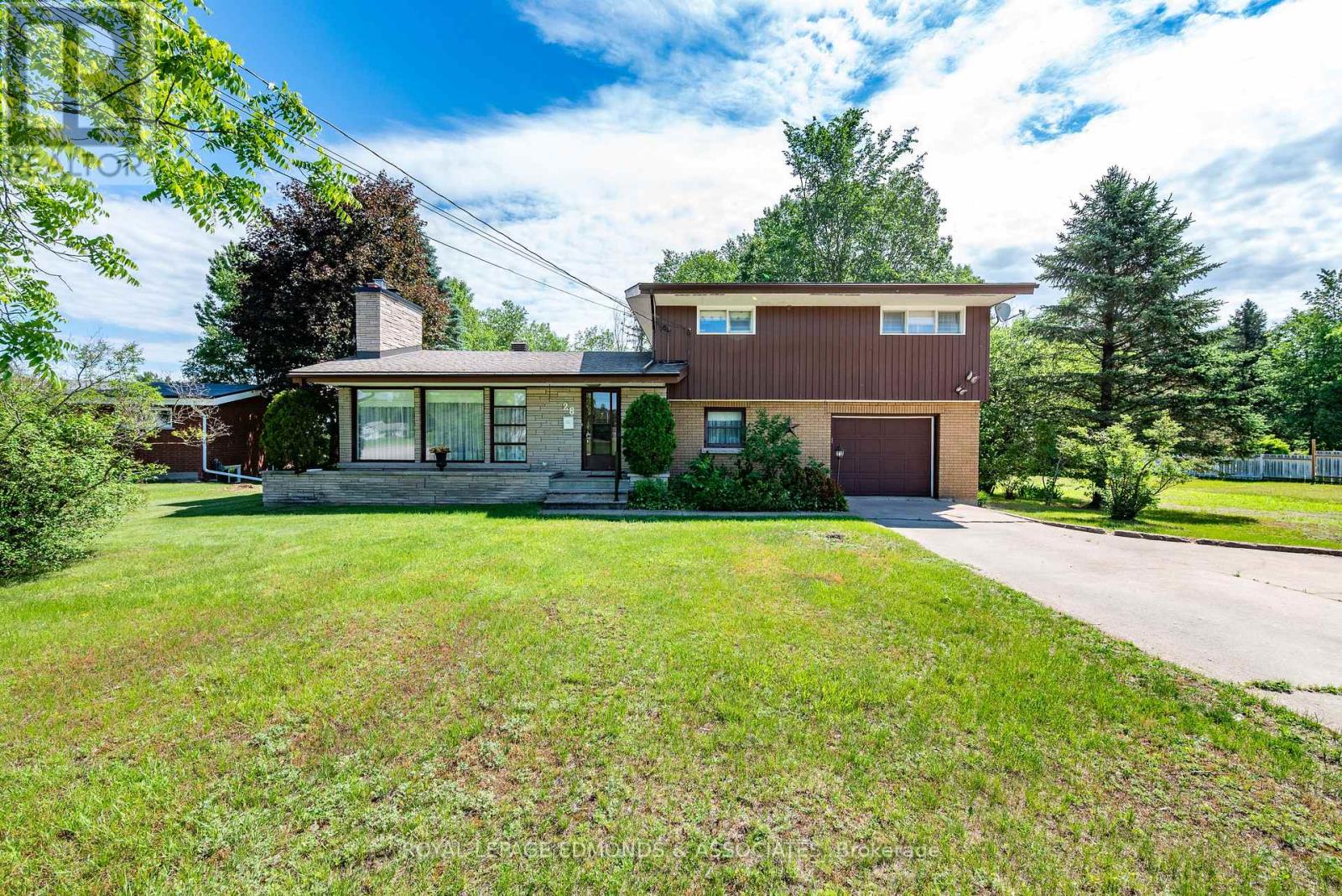28 Barry Street, Laurentian Valley, Ontario  K8A 7L5 - Photo 2 - X13467120