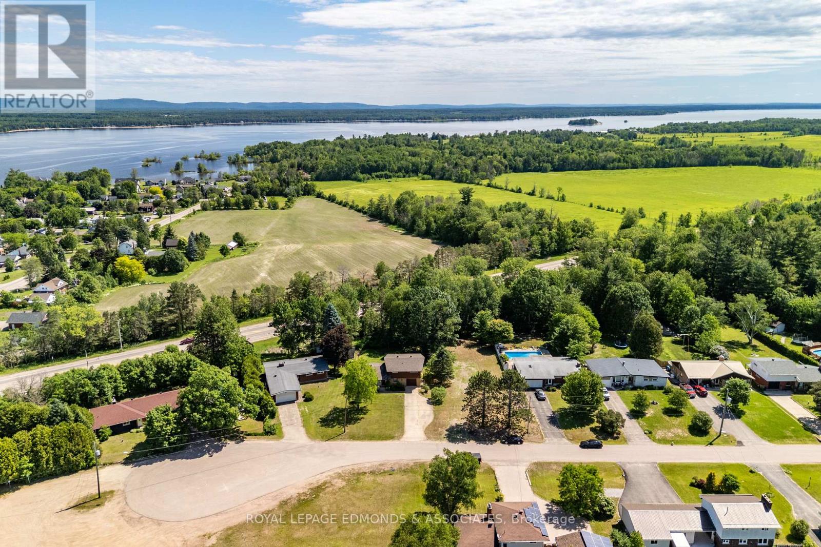 28 Barry Street, Laurentian Valley, Ontario  K8A 7L5 - Photo 46 - X13467120