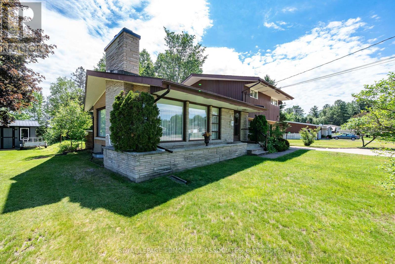 28 Barry Street, Laurentian Valley, Ontario  K8A 7L5 - Photo 5 - X13467120