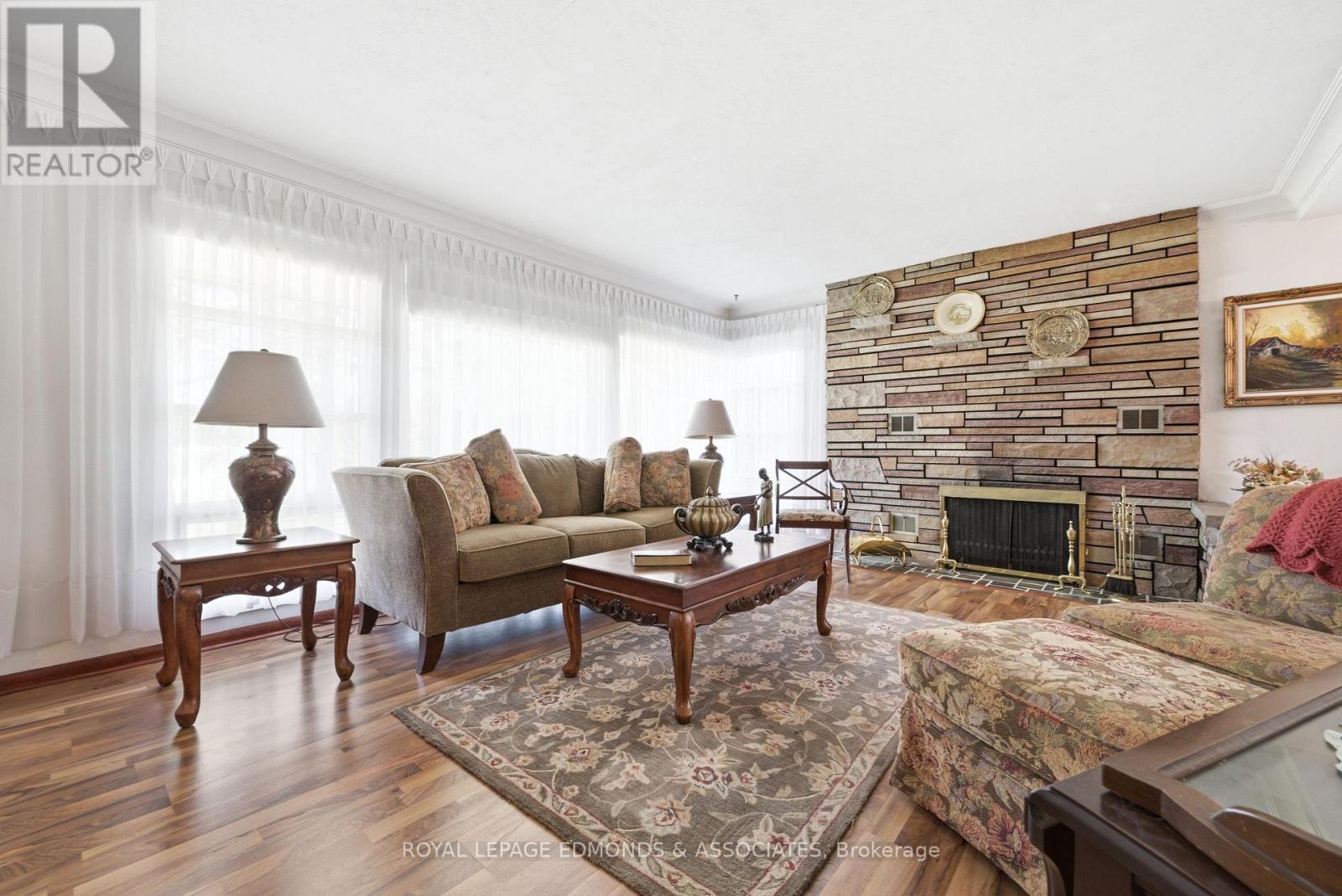 28 Barry Street, Laurentian Valley, Ontario  K8A 7L5 - Photo 9 - X13467120