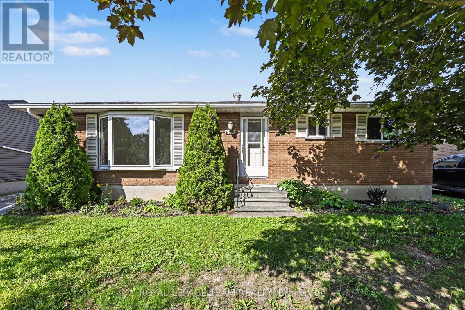 855 KEDROSKY DRIVE, Renfrew, Ontario