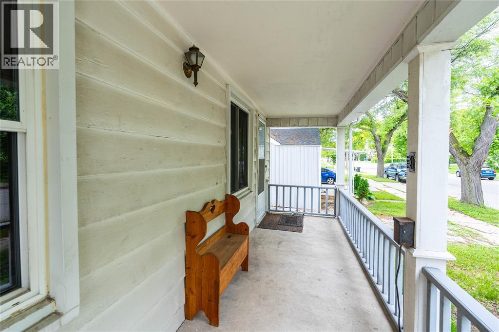 181 Campbell Street, Sarnia, Ontario  N7T 2G6 - Photo 3 - 26013599