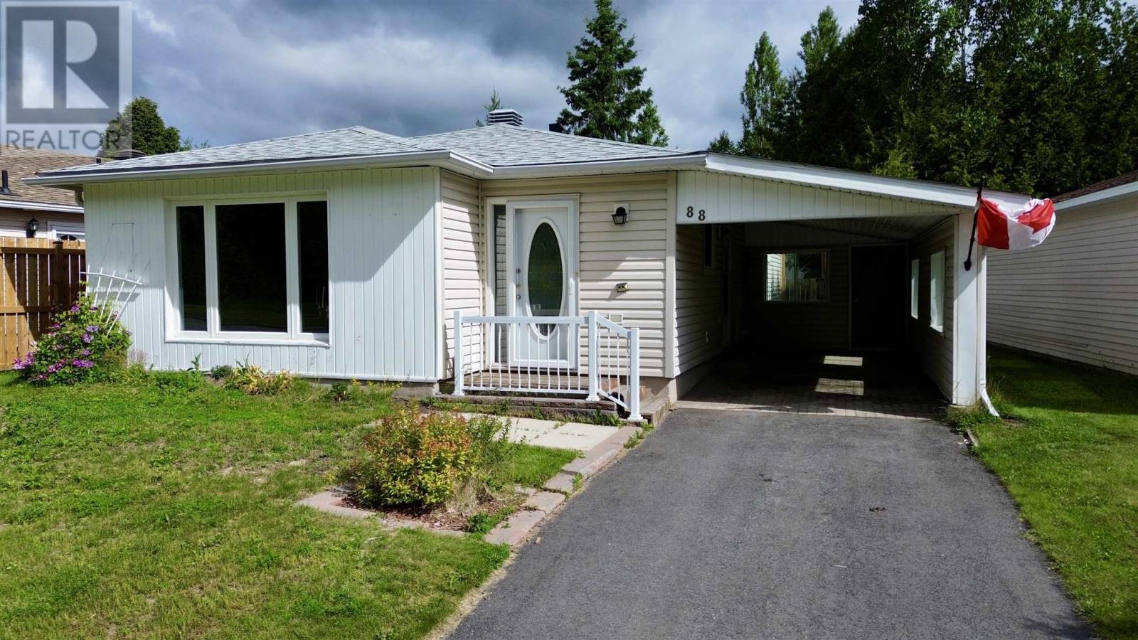 88 Esten Dr S, Elliot Lake, Ontario  P5A 3L9 - Photo 2 - SM261519
