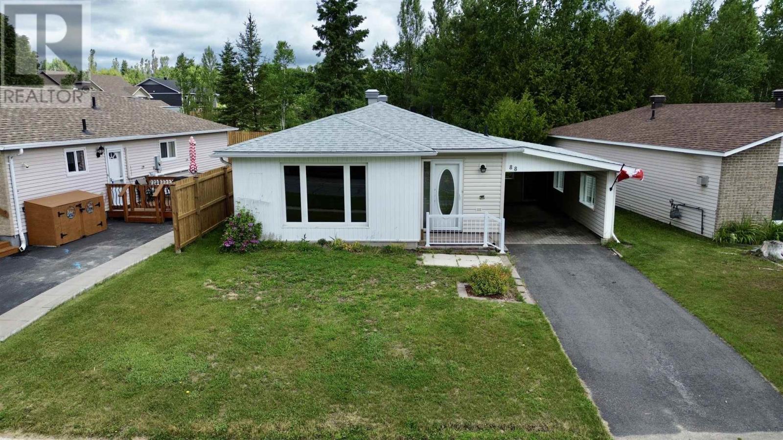 88 Esten Dr S, Elliot Lake, Ontario  P5A 3L9 - Photo 3 - SM261519