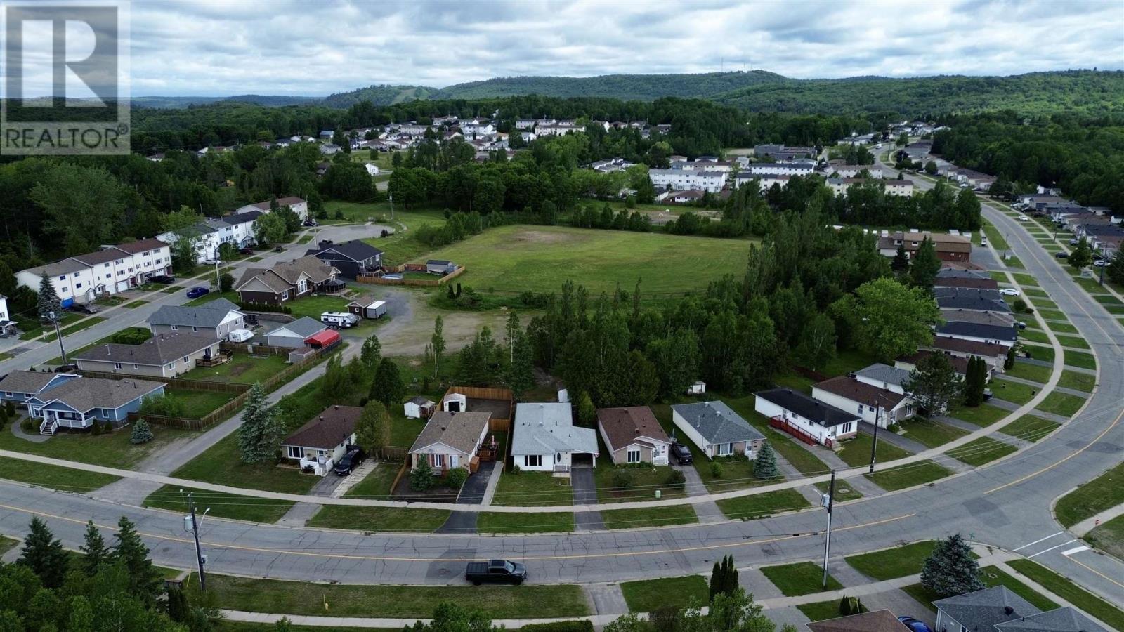 88 Esten Dr S, Elliot Lake, Ontario  P5A 3L9 - Photo 35 - SM261519
