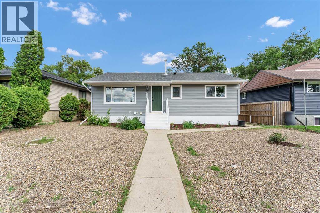 1005 Bullivant Crescent SW, Medicine Hat, Alberta  T1A 5G7 - Photo 1 - A2322342