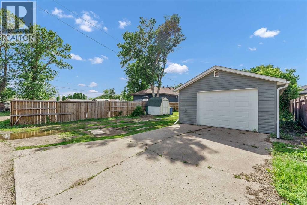 1005 Bullivant Crescent SW, Medicine Hat, Alberta  T1A 5G7 - Photo 47 - A2322342