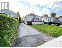52 CLAREMORE AVENUE, Toronto, Ontario