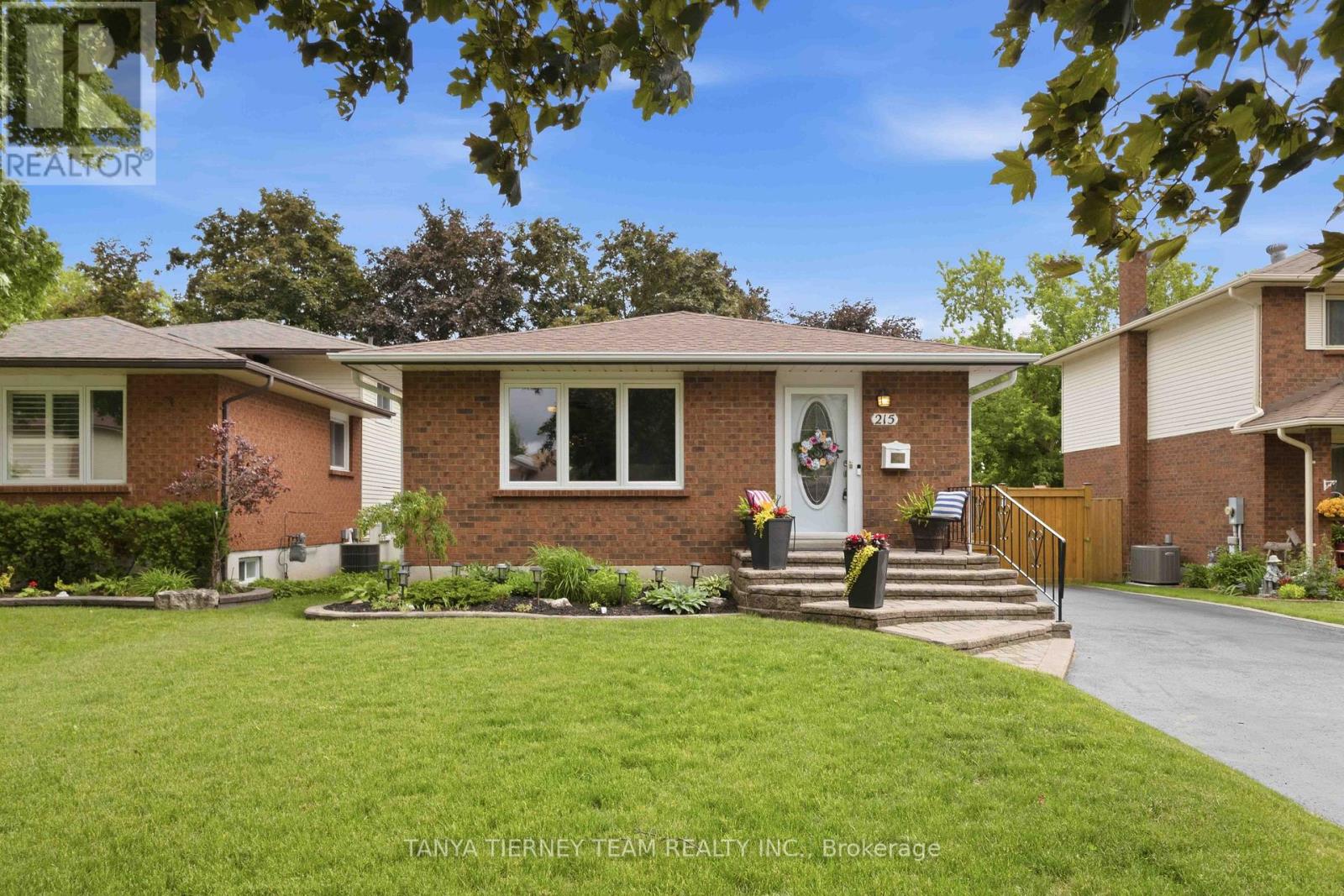 215 SENECA AVENUE, Oshawa, Ontario