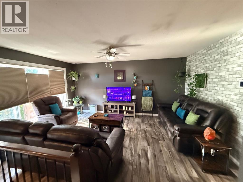 205 4 Street W, Lashburn, Saskatchewan  S0M 1H0 - Photo 3 - A2322671