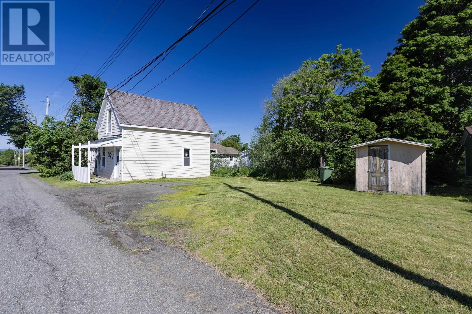 12 Clarence Street, Springhill, Nova Scotia  B0M 1X0 - Photo 2 - 202615010