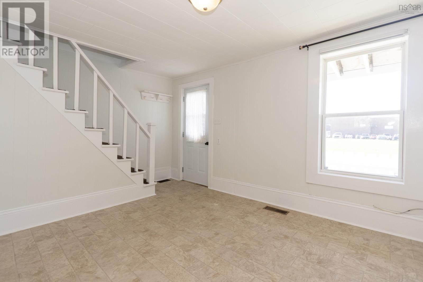 12 Clarence Street, Springhill, Nova Scotia  B0M 1X0 - Photo 8 - 202615010