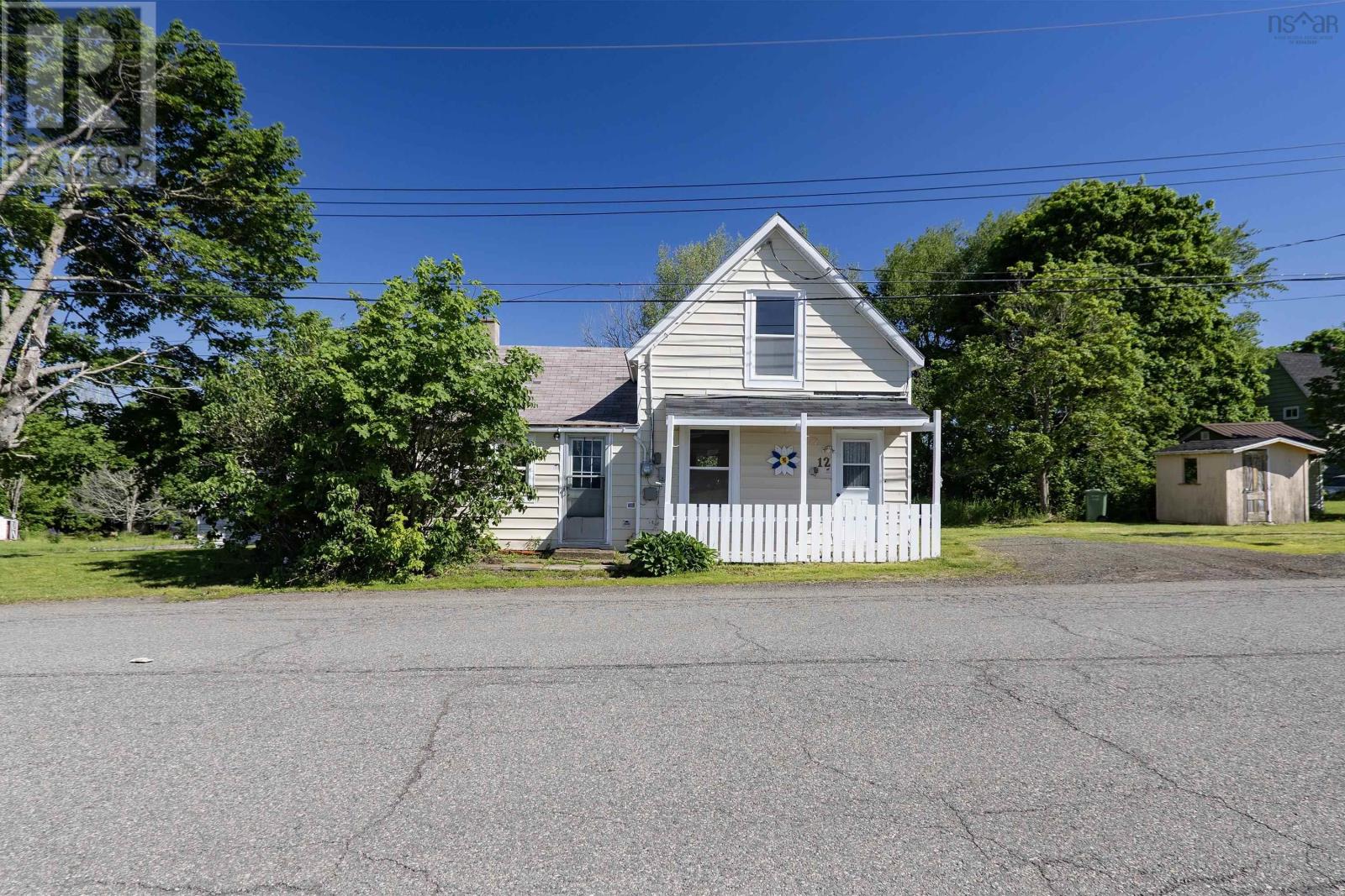 12 Clarence Street, Springhill, Nova Scotia  B0M 1X0 - Photo 3 - 202615010
