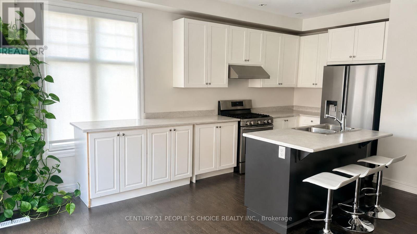 63 Borrelli Drive, Brampton, Ontario  L6Y 5W9 - Photo 4 - W13467060