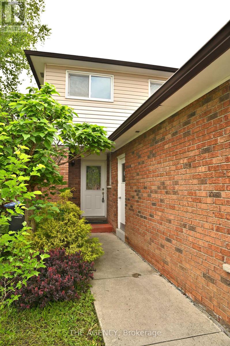 2720 Windjammer Road, Mississauga, Ontario  L5L 1T7 - Photo 3 - W13467098