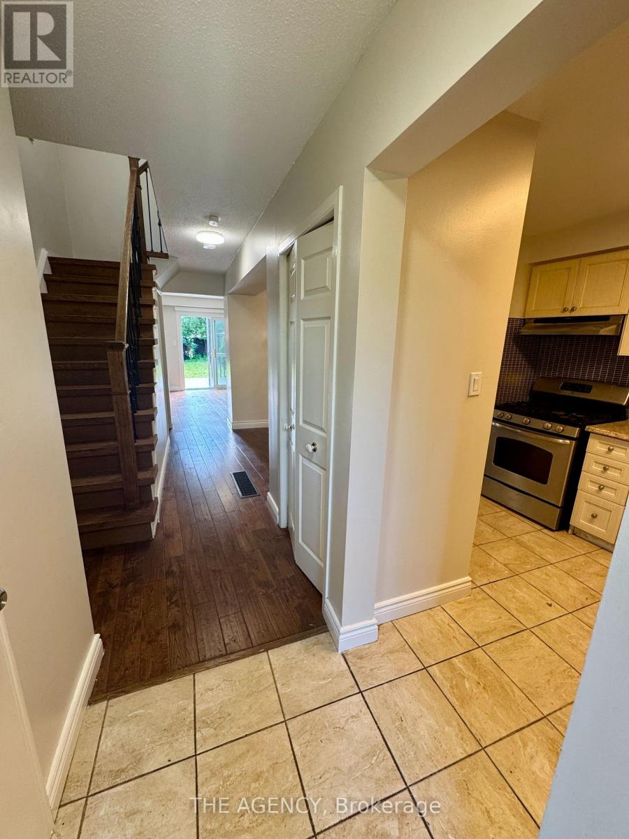 2720 Windjammer Road, Mississauga, Ontario  L5L 1T7 - Photo 4 - W13467098