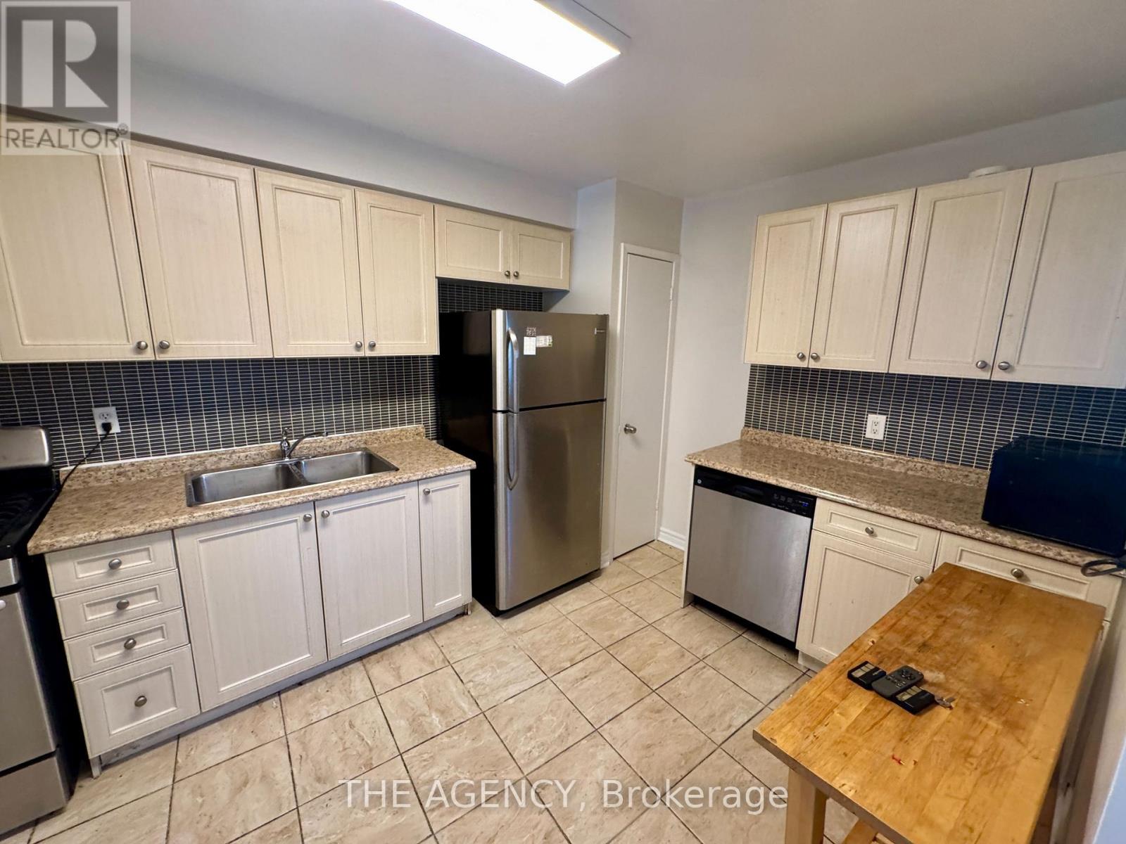 2720 Windjammer Road, Mississauga, Ontario  L5L 1T7 - Photo 6 - W13467098