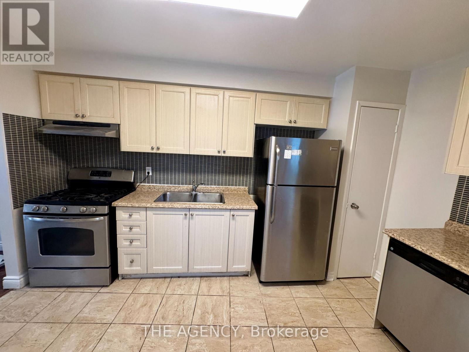 2720 Windjammer Road, Mississauga, Ontario  L5L 1T7 - Photo 7 - W13467098
