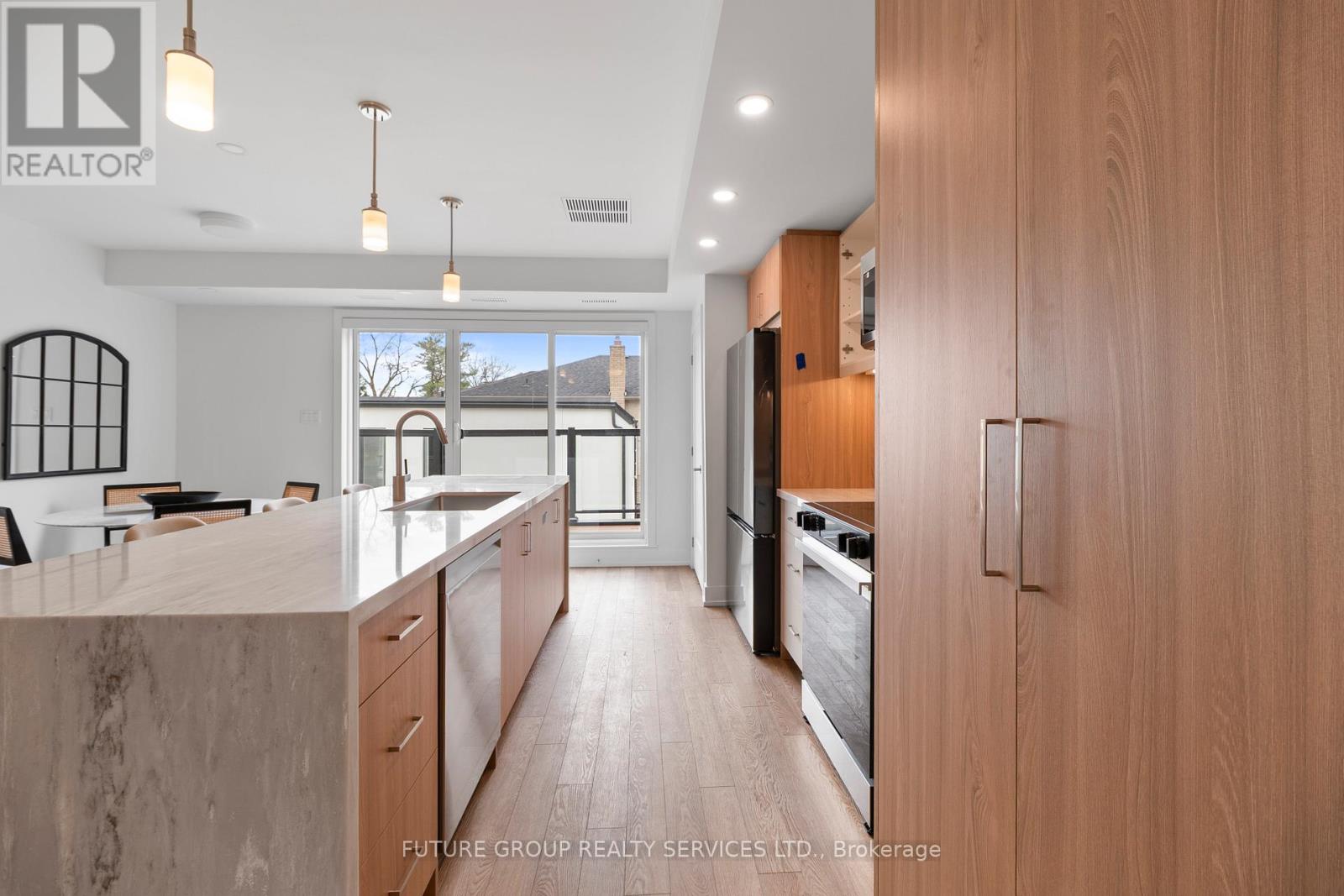 Unit 4 - 34 Poplar Avenue, Toronto, Ontario  M9B 3R4 - Photo 4 - W13467106