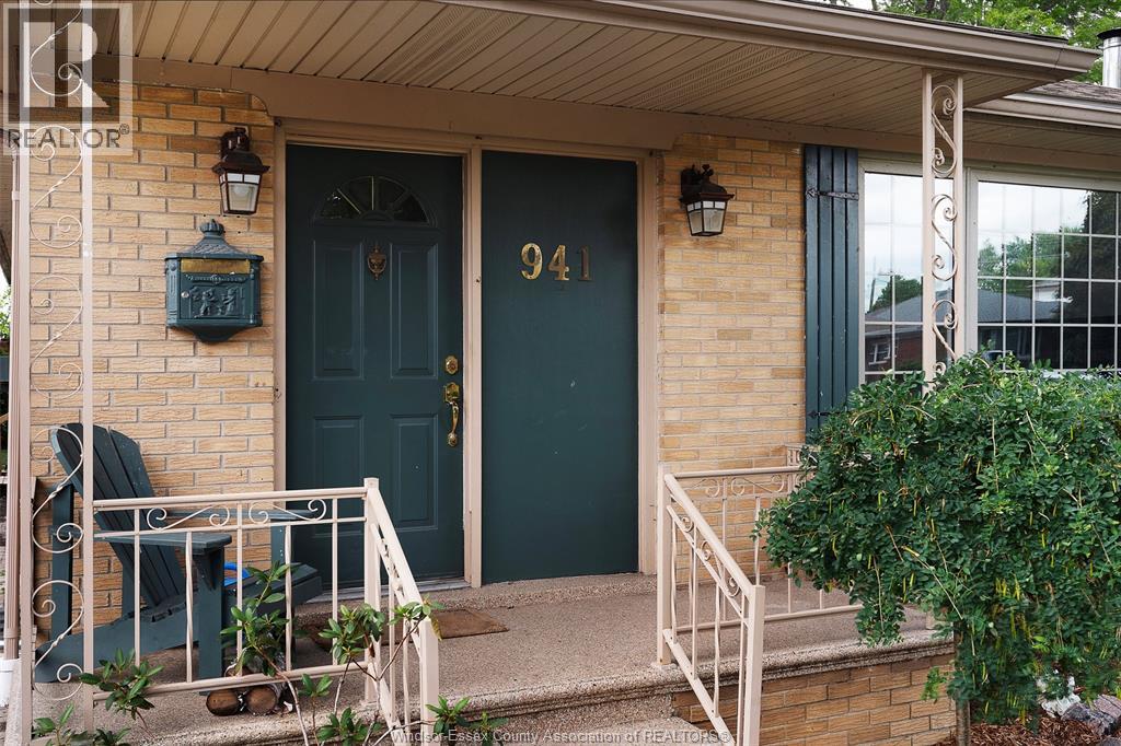 941 Westchester, Windsor, Ontario N8S 3Y8 - Photo 3 - 26014622