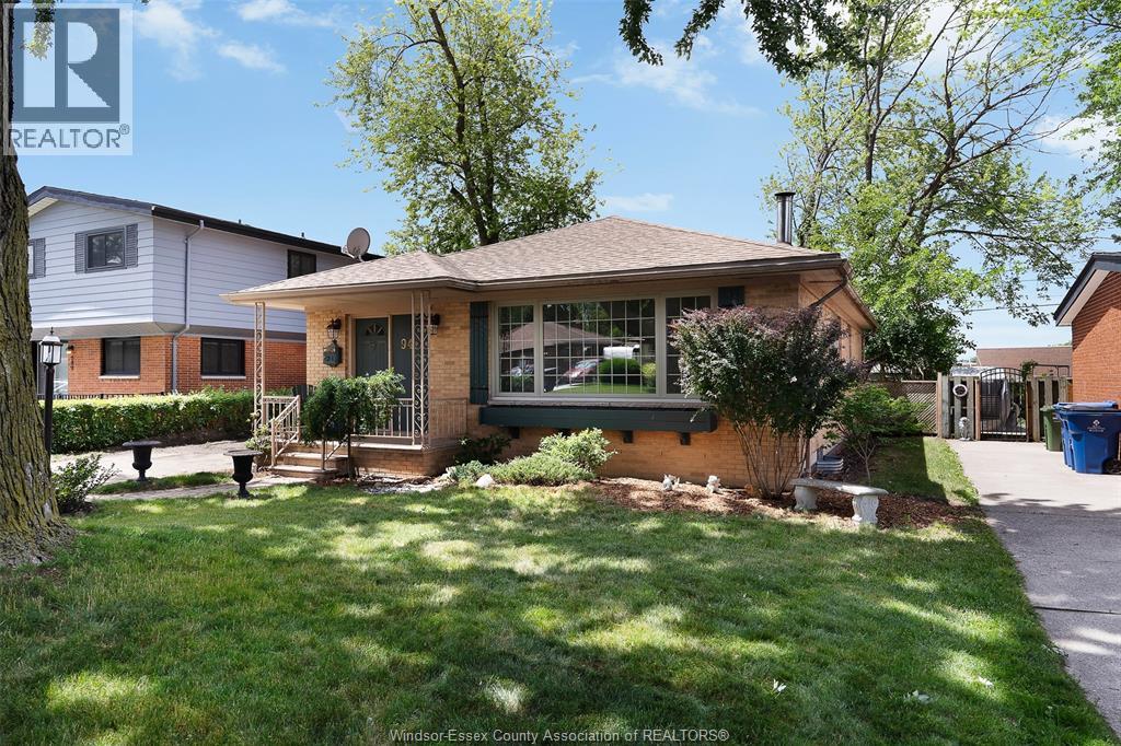941 Westchester, Windsor, Ontario N8S 3Y8 - Photo 2 - 26014622