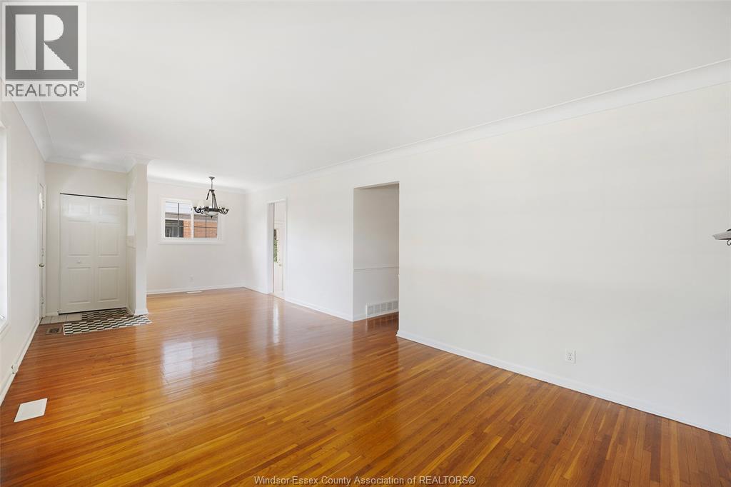 941 Westchester, Windsor, Ontario N8S 3Y8 - Photo 12 - 26014622