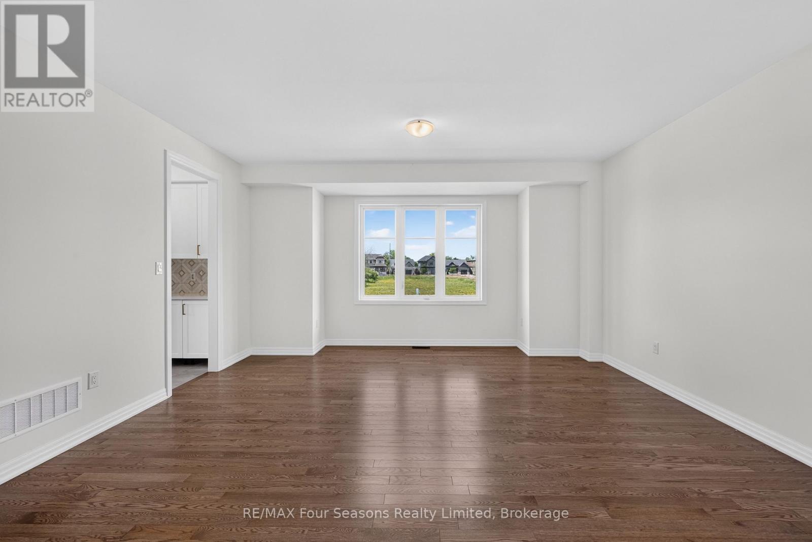 203 Coates Drive, Clearview (Stayner), Ontario  L0M 1S0 - Photo 11 - S13467204