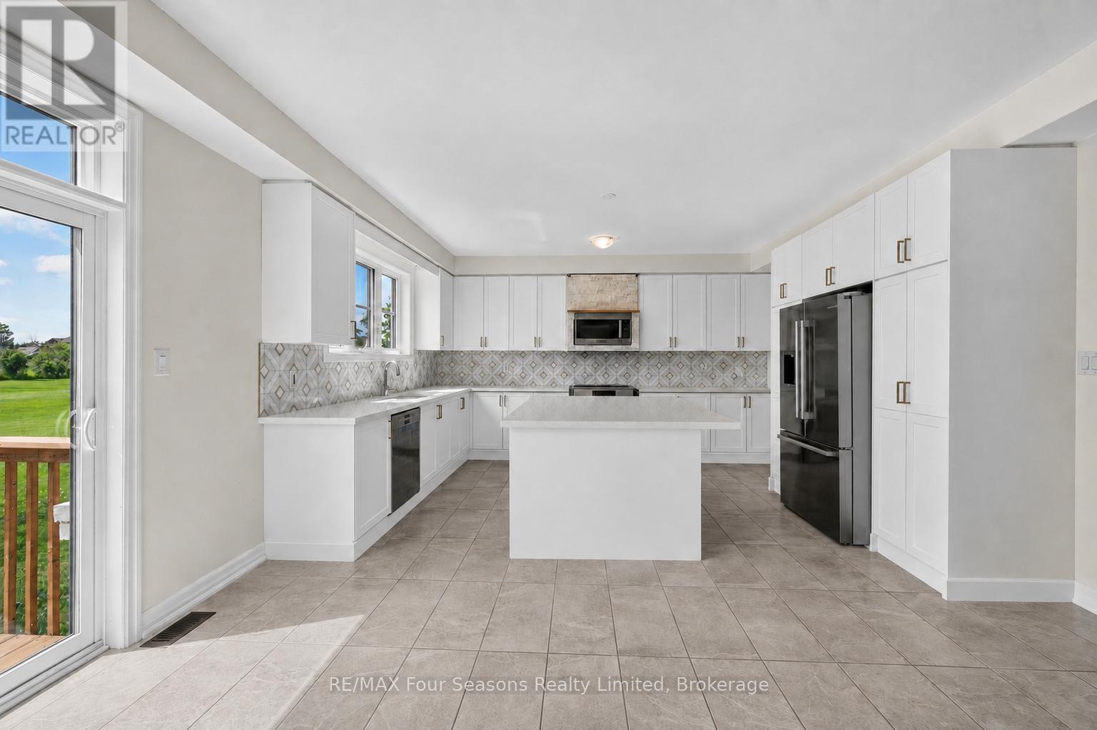 203 Coates Drive, Clearview (Stayner), Ontario  L0M 1S0 - Photo 2 - S13467204