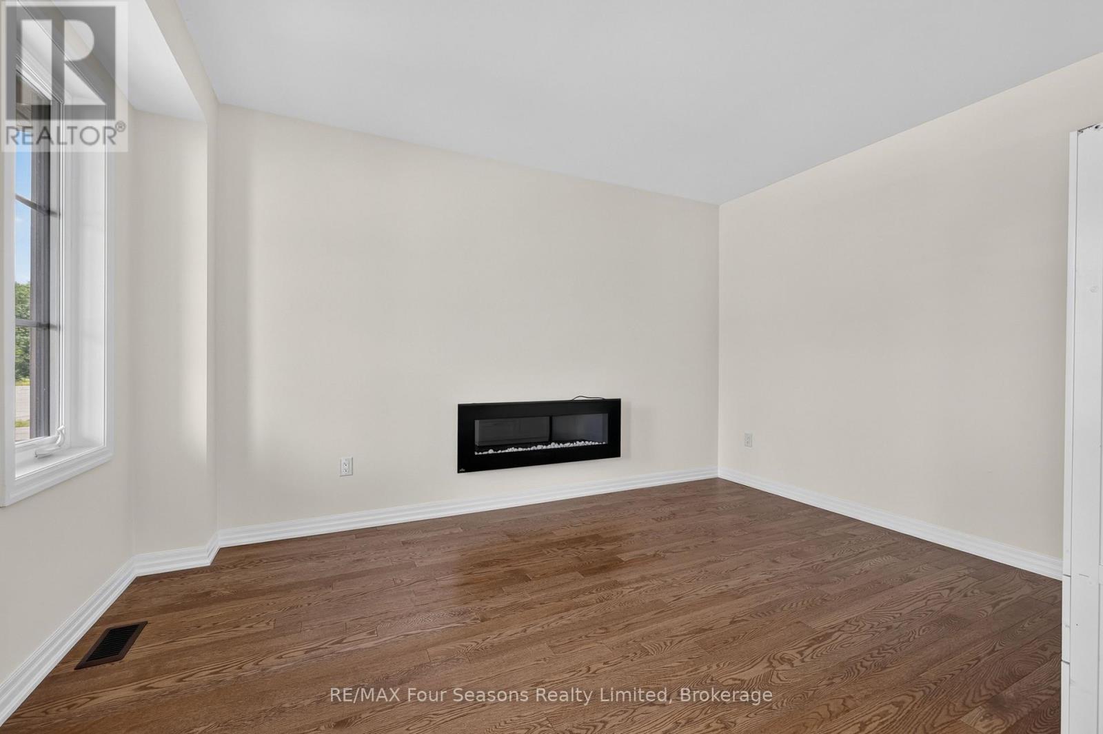 203 Coates Drive, Clearview (Stayner), Ontario  L0M 1S0 - Photo 8 - S13467204