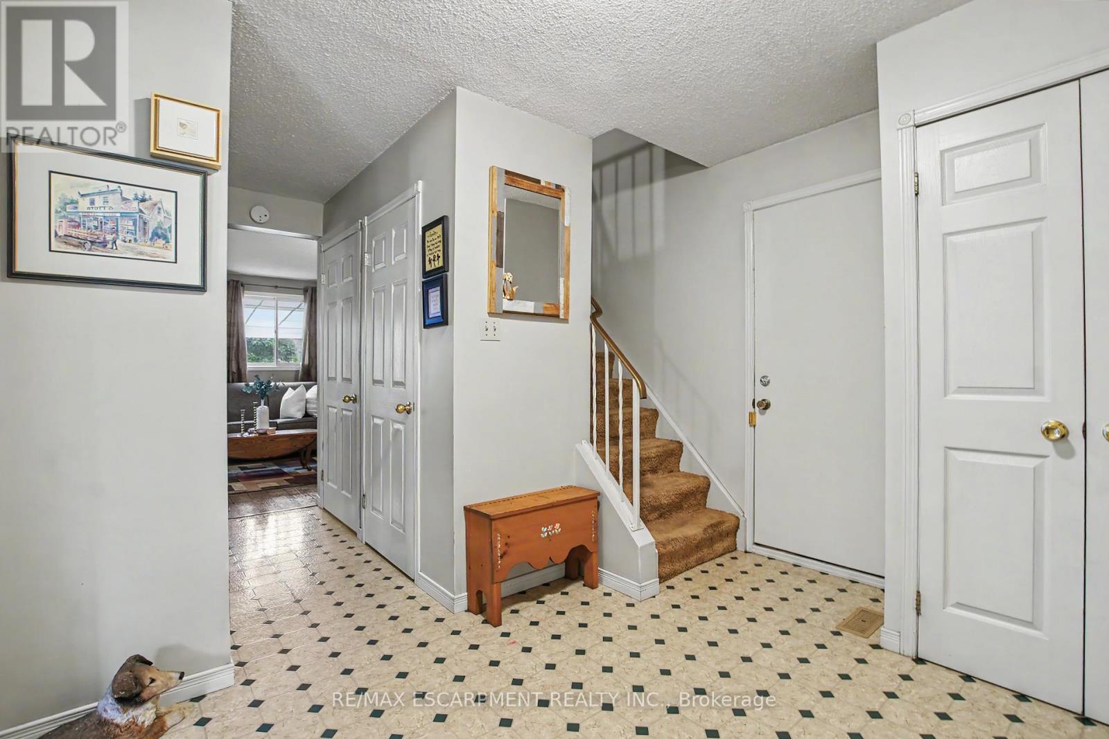 196 Guildwood Drive, Hamilton, Ontario  L9C 6S5 - Photo 5 - X13467056