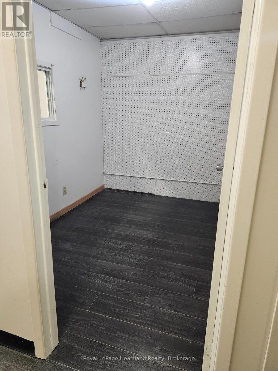 404 Queen Street, North Huron, Ontario N0M 1H0 - Photo 4 - X13467356