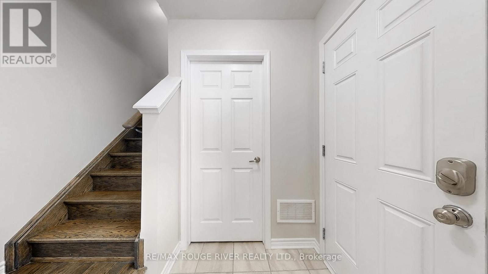 1061 Clipper Lane, Pickering, Ontario  L1X 0E9 - Photo 15 - E13458152