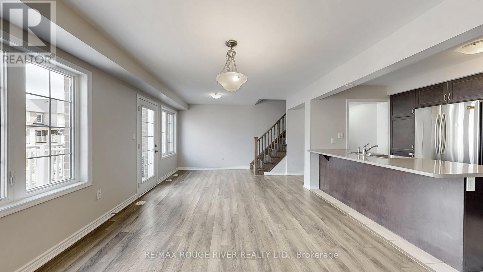 1061 Clipper Lane, Pickering, Ontario  L1X 0E9 - Photo 6 - E13458152