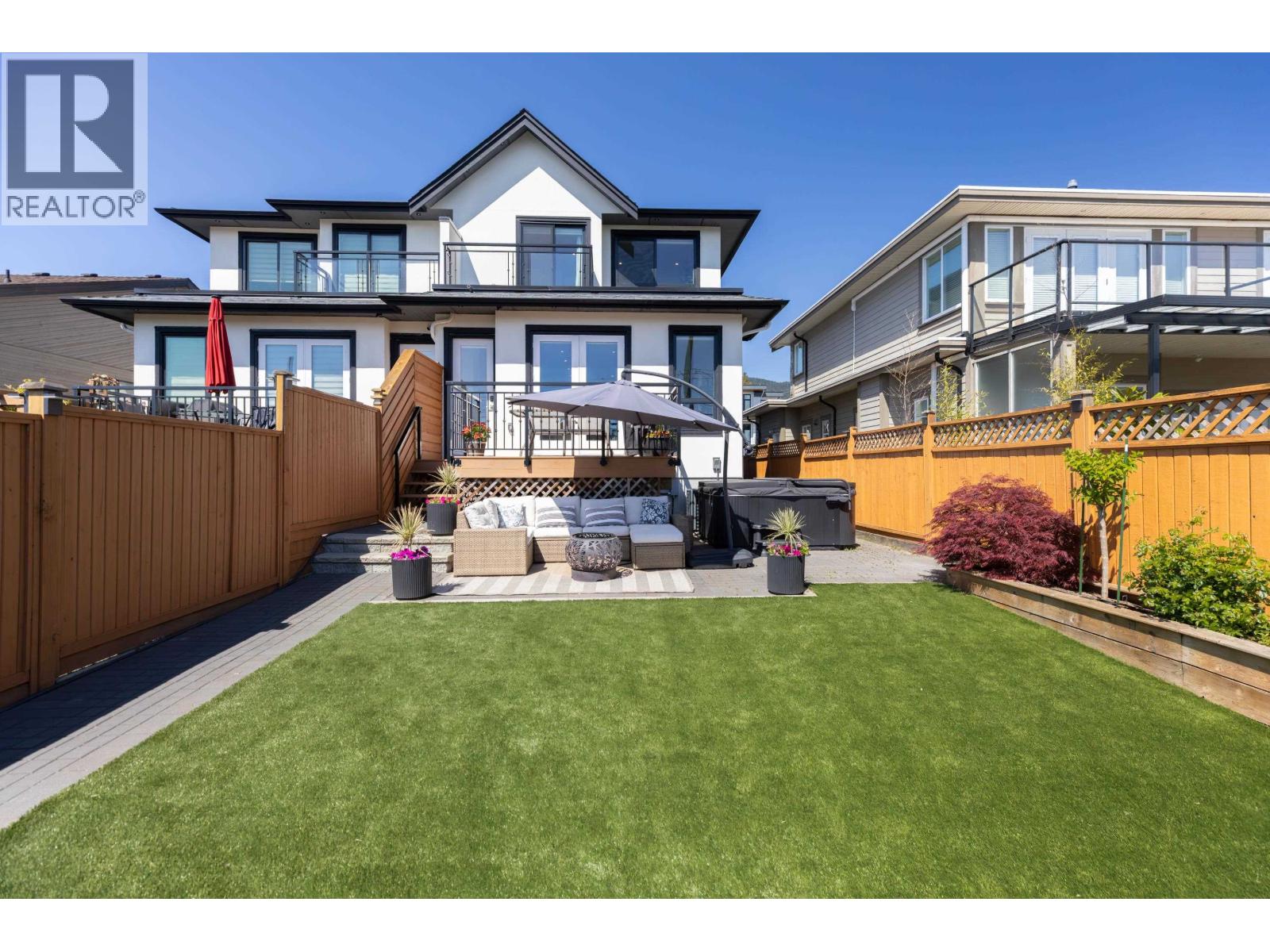 215 E 22nd Street, North Vancouver, British Columbia  V7L 3C5 - Photo 2 - R3130574