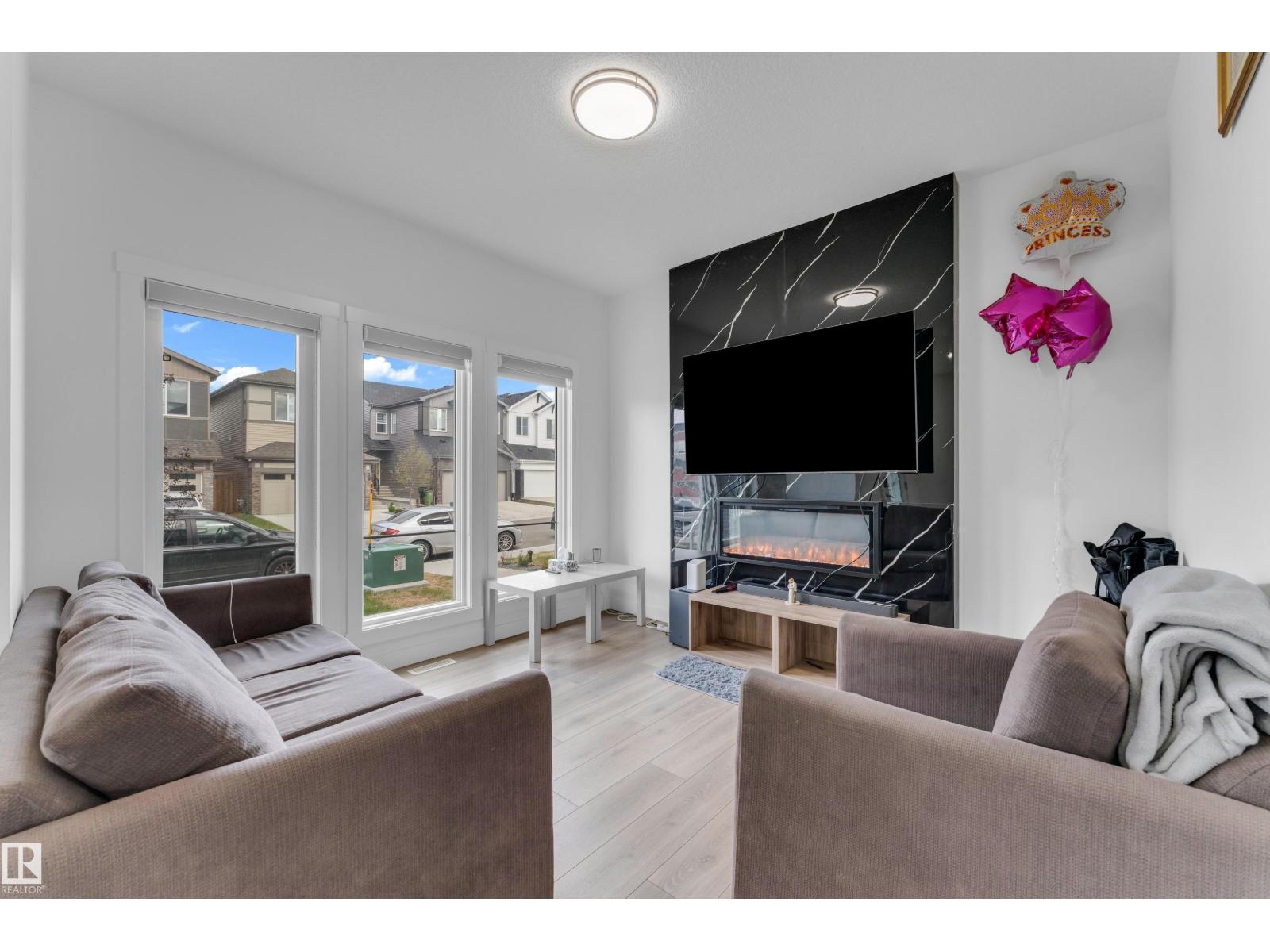 432 29 ST SW, edmonton, Alberta