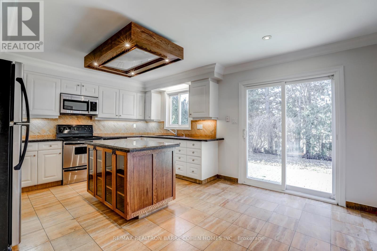 9 Sonata Crescent, Toronto, Ontario  M3B 2C3 - Photo 9 - C13467180