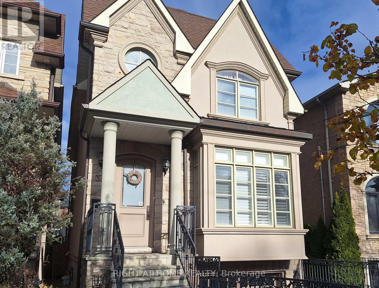 378 DOUGLAS AVENUE, Toronto, Ontario