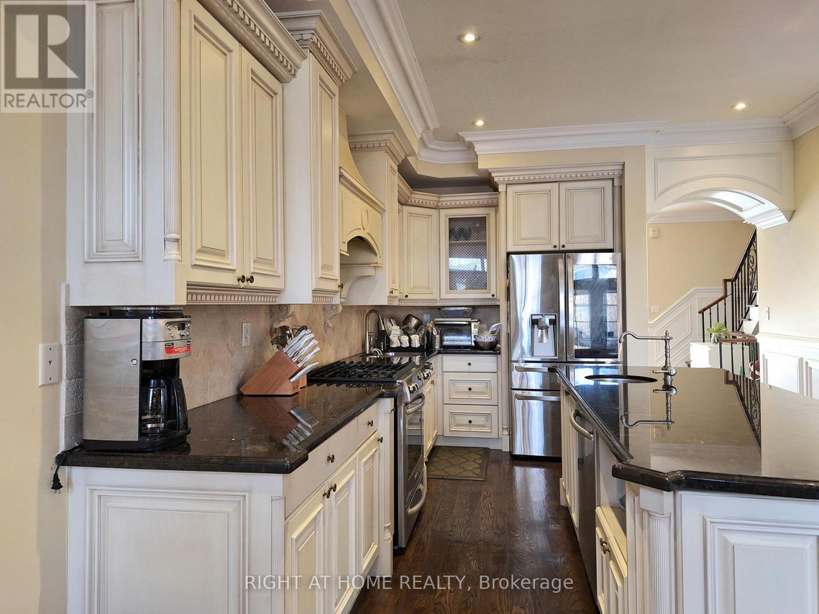 378 Douglas Avenue, Toronto, Ontario  M5M 1H4 - Photo 13 - C13467222