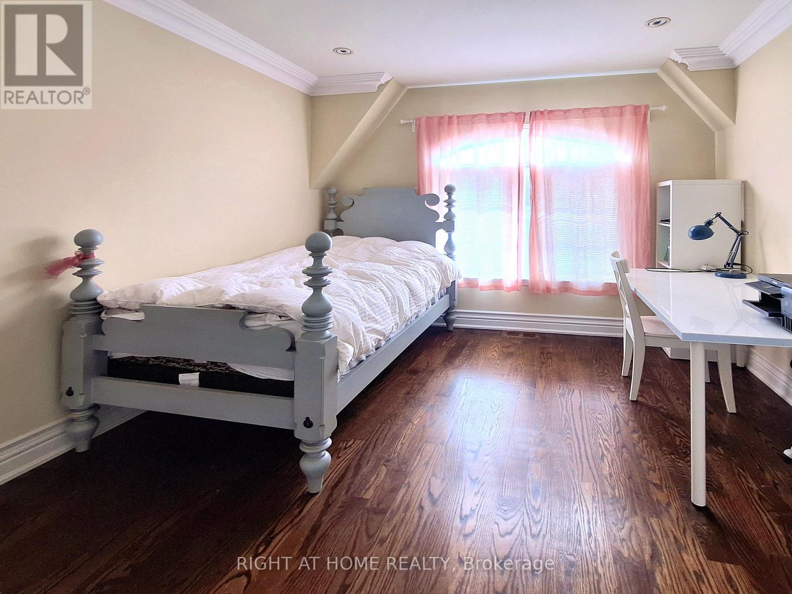 378 Douglas Avenue, Toronto, Ontario  M5M 1H4 - Photo 18 - C13467222