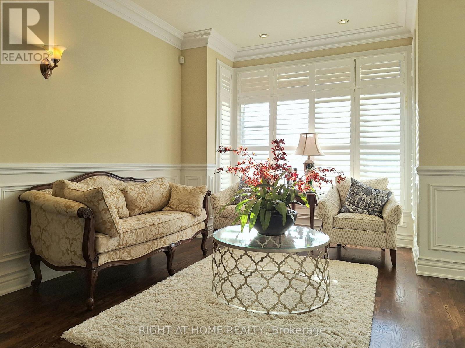 378 Douglas Avenue, Toronto, Ontario  M5M 1H4 - Photo 2 - C13467222
