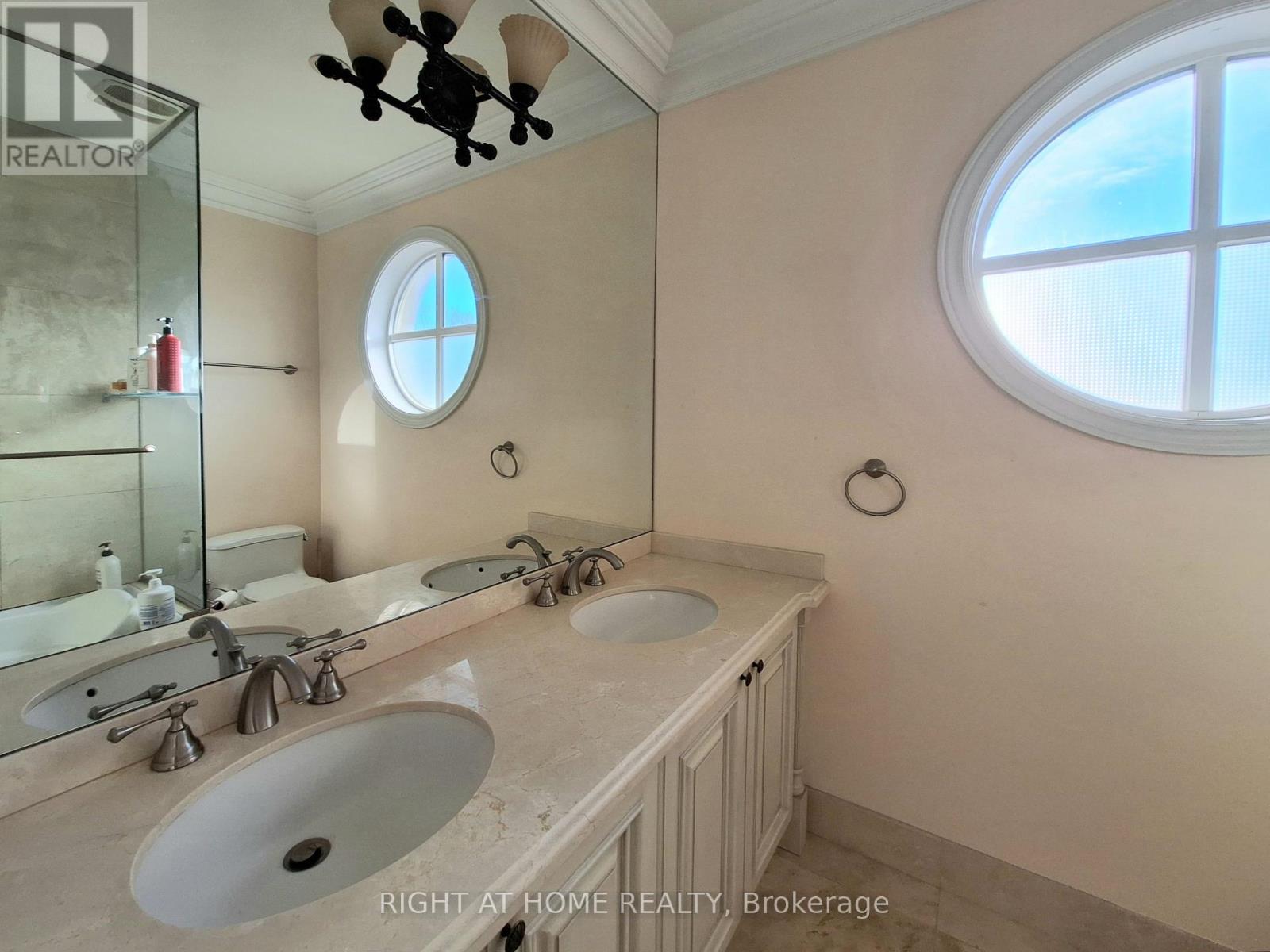 378 Douglas Avenue, Toronto, Ontario  M5M 1H4 - Photo 20 - C13467222