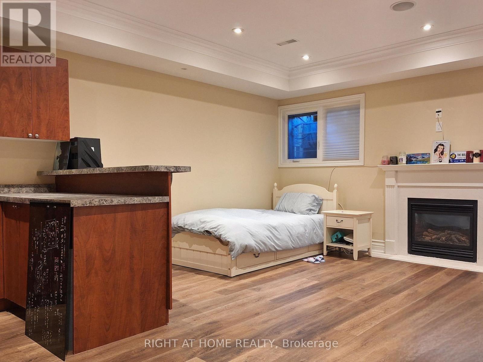 378 Douglas Avenue, Toronto, Ontario  M5M 1H4 - Photo 8 - C13467222