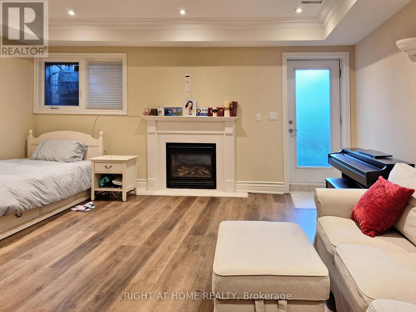 378 Douglas Avenue, Toronto, Ontario  M5M 1H4 - Photo 9 - C13467222