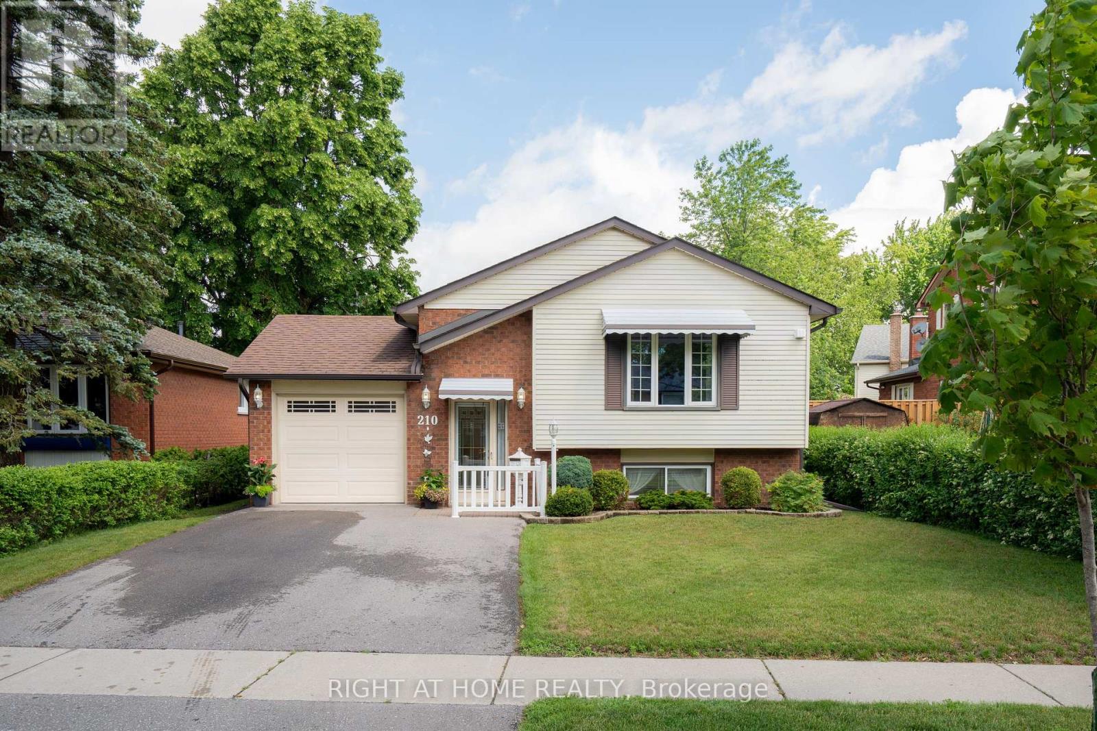 210 SENECA AVENUE N, Oshawa, Ontario