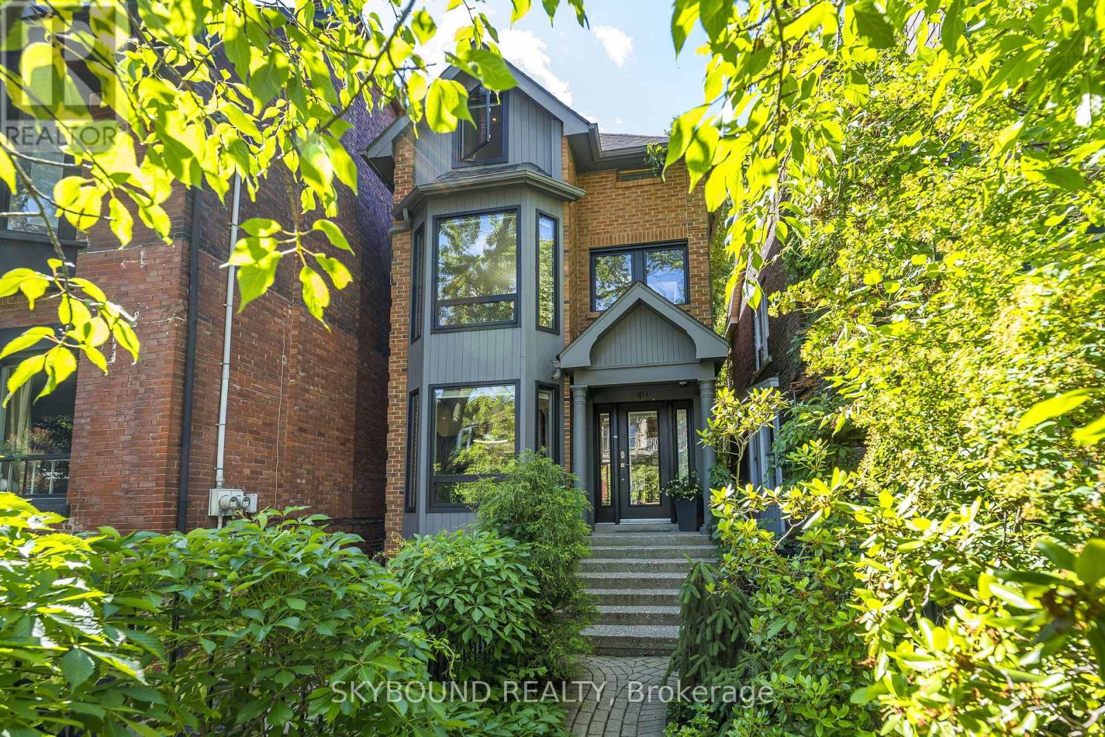 <div class="slider-price">$1,999,900</div><p>49 Victor Avenue, Toronto, Ontario</p>