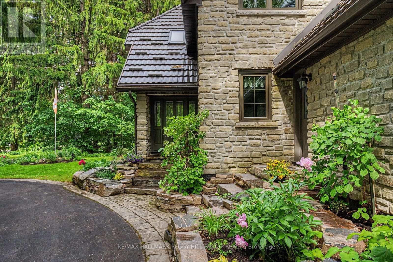26 Cathedral Pines Road, Oro-Medonte (Horseshoe Valley), Ontario  L4M 4Y8 - Photo 2 - S13467448