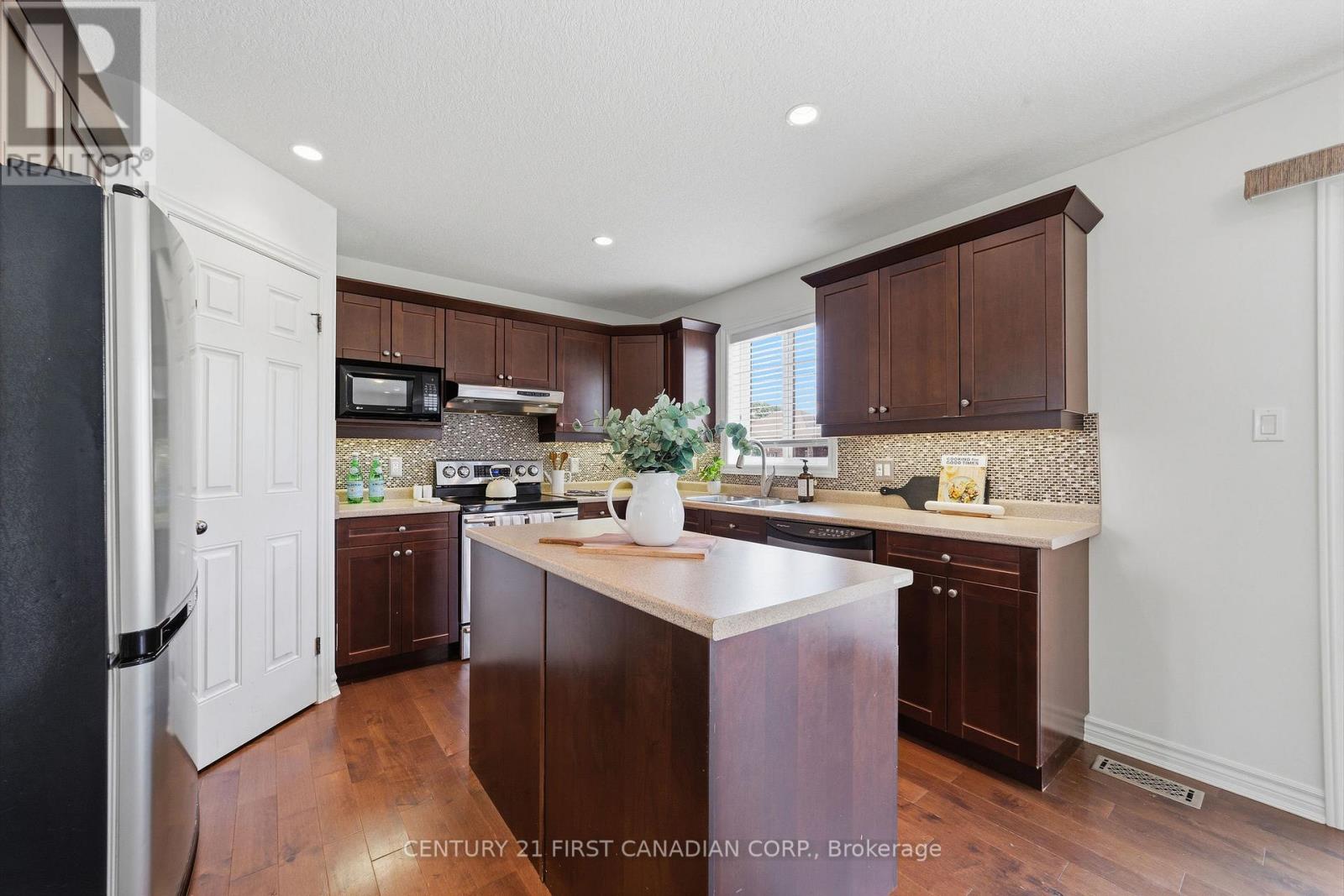 126 Radcliffe Crescent, Lucan Biddulph, Ontario  N0M 2J0 - Photo 16 - X13467644
