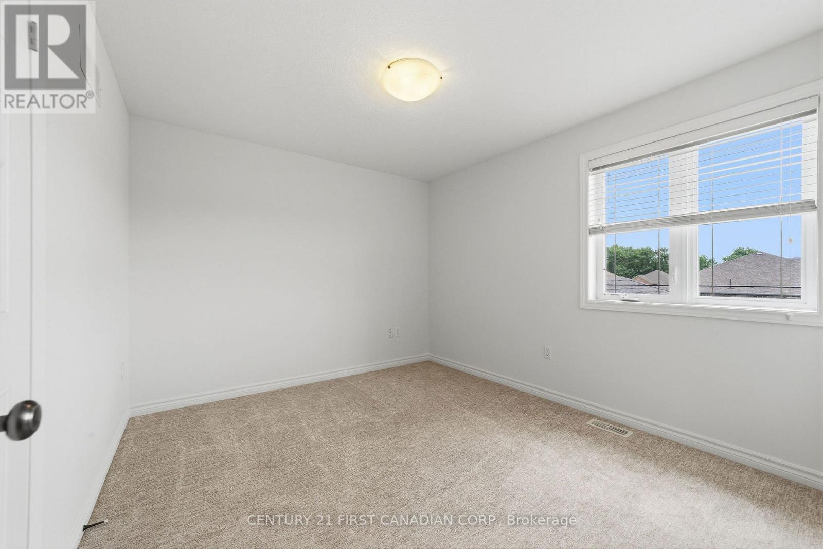 126 Radcliffe Crescent, Lucan Biddulph, Ontario  N0M 2J0 - Photo 24 - X13467644