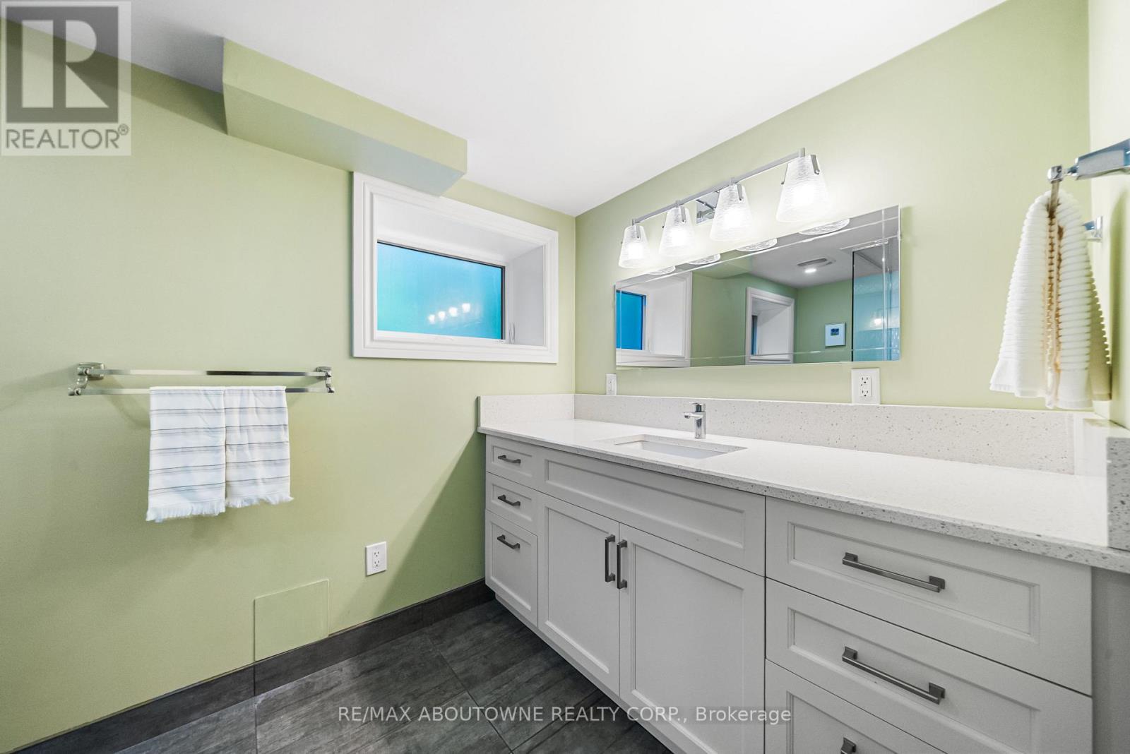 166 Castle Crescent, Oakville, Ontario  L6J 5H3 - Photo 27 - W13467314