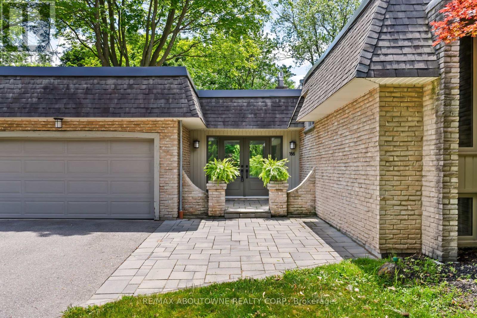166 Castle Crescent, Oakville, Ontario  L6J 5H3 - Photo 3 - W13467314
